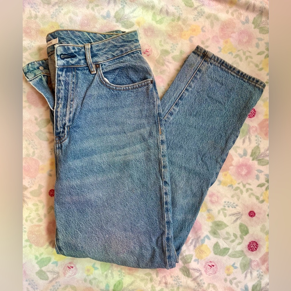 PacSun Light Blue High-Rise Mom Jeans Size 27